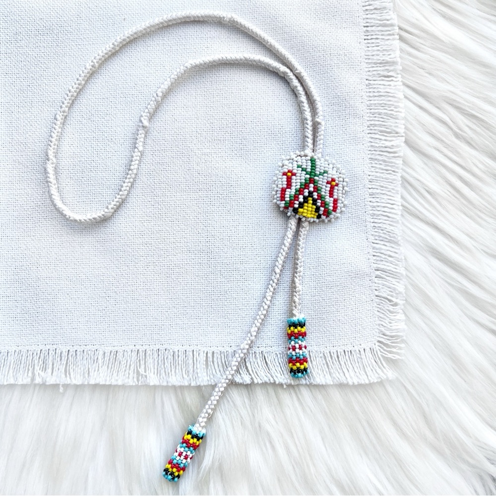 VINTAGE White Beaded Teepee Bolo Tie Leather & Beads Western Southwestern Lariat